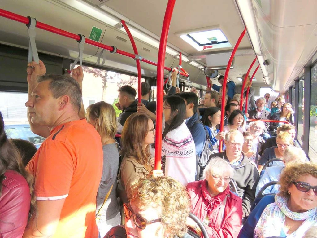 Tem que ser muito bom mesmo pra me fazer enfrentar busão lotado, na Holanda, num domingo de manhã