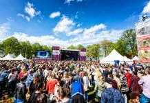 Palco em Den Bosch do Festival do Dia da Libertação na Holanda