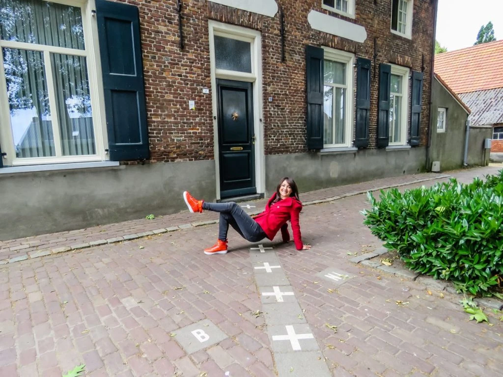 casa na divisa da bélgica com a holanda em dois números diferentes. ela fica entre as cidades de baarle-nassau e baarle-hertog
